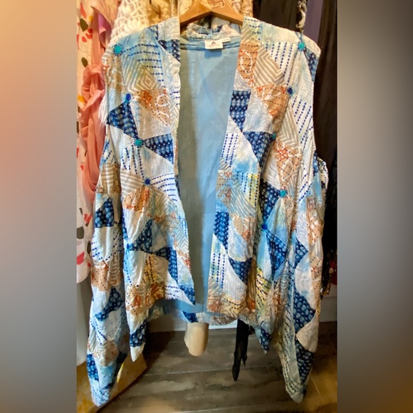 Patchwork, asymmetrical, sleeveless vest - Picture 7 of 10